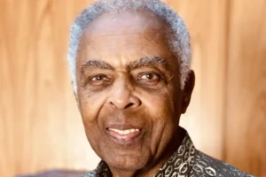 Gilberto Gil fica preso em elevador e é salvo por bombeiros