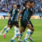 Grêmio vira sobre o São Paulo para deixar o Z4 do Brasileirão