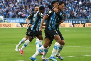Grêmio vira sobre o São Paulo para deixar o Z4 do Brasileirão