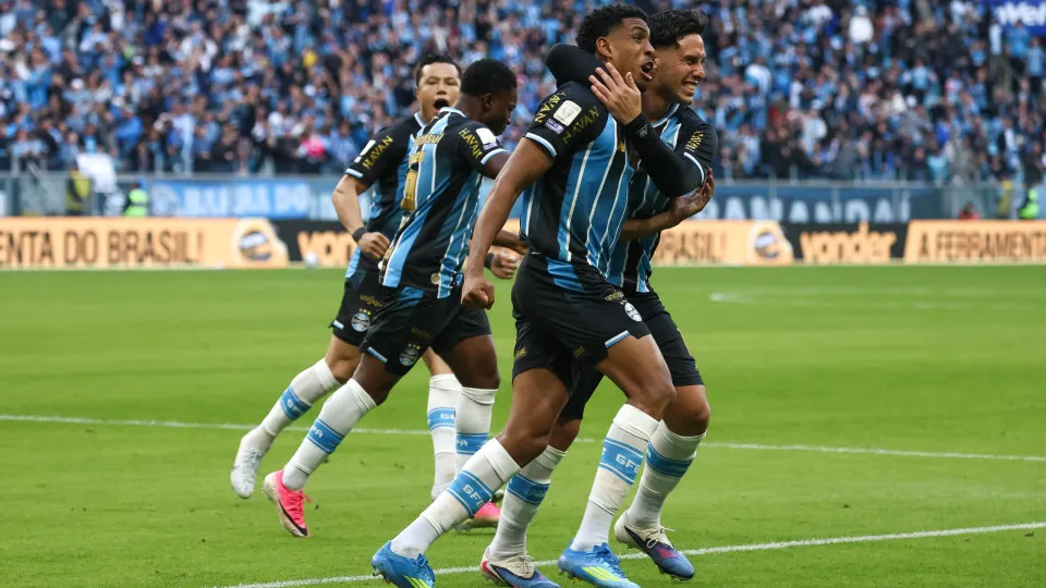 Grêmio vira sobre o São Paulo para deixar o Z4 do Brasileirão