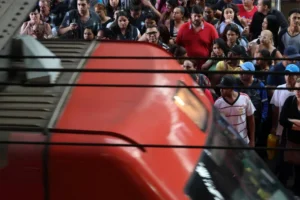 Greve da CPTM continua nesta quarta; rodízio segue suspenso em SP