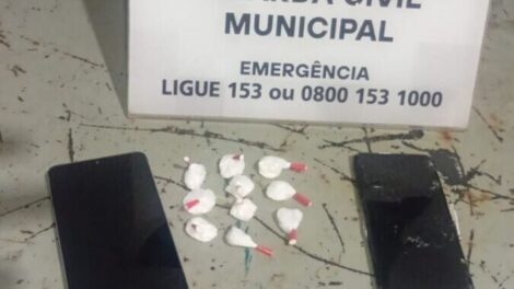 Guarda Municipal prende homem escondendo cocaína em caixa de doces, em Sarandi