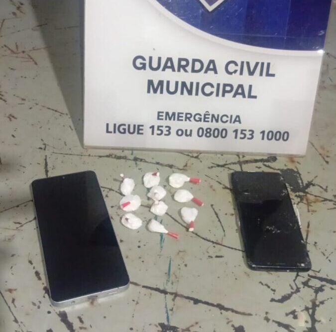 Guarda Municipal prende homem escondendo cocaína em caixa de doces, em Sarandi