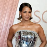Halle Berry celebra 60 anos com fotos sensuais em viagem às Ilhas Fiji