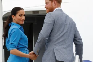 Harry e Meghan pagam uma fortuna por viagem de luxo para o Reino Unido