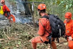 Helicóptero cai no Rio; piloto e turistas da Colômbia morrem