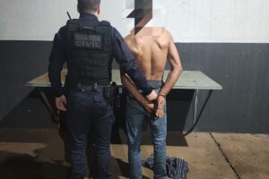Homem é preso por descumprir medida protetitva e invadir casa da própria mãe em Maringá