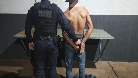 Homem é preso por descumprir medida protetitva e invadir casa da própria mãe em Maringá