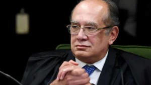 Gilmar reforça a Fachin pedido de acesso integral a celular de Vorcaro