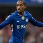 João Pedro renova com o Chelsea e conquista Xabi Alonso: "Grande jogador"
