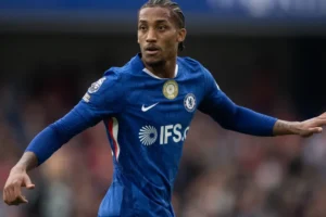 João Pedro renova com o Chelsea e conquista Xabi Alonso: "Grande jogador"
