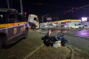Jovem de 18 anos fica gravemente ferida após colisão entre scooter elétrica e fiorino em Maringá