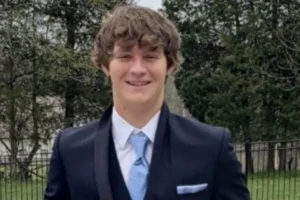 Jovem de 22 anos é morto pela polícia após confundir endereço de amigos