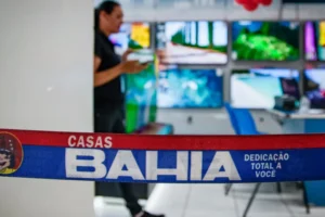 Justiça suspende demissões das Casas Bahia e restringe novos cortes