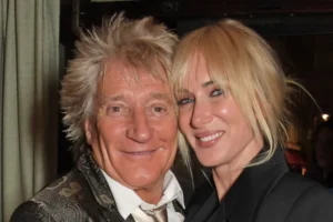Kimberly Stewart anuncia nova gravidez: 'Oops, fiz de novo', diz modelo