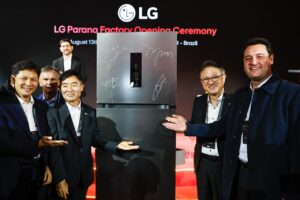 LG inaugura fábrica bilionária de geladeiras no Paraná