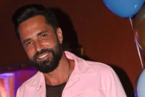 Latino nega que tenha pego animais de estimação da ex-noiva