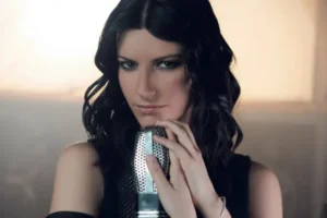 Laura Pausini fala de feat com Sandy e alfineta artistas atuais