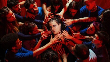 Leffs lança videoclipe de “Sagitário” e amplia narrativa mística do álbum Atravessada