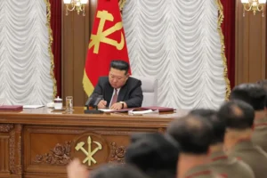 Líder da Coreia do Norte elogia "luta comum" e relação com a Rússia