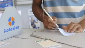 Lotofácil tem dois ganhadores, enquanto Quina e Lotomania acumulam; confira dezenas sorteadas nesta quarta-feira (30)