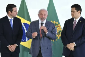Lula, Motta e Alcolumbre acertam avanço de fim da escala 6x1