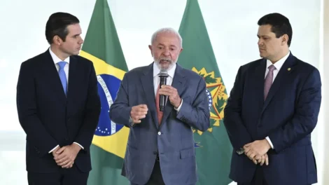 Lula, Motta e Alcolumbre acertam avanço de fim da escala 6x1