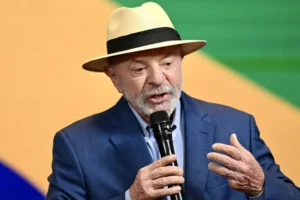 Lula adota reciprocidade e diz que EUA taxam país 'com base em mentiras'
