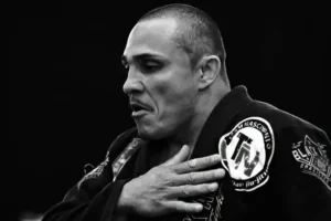 Lutador tetracampeão mundial de jiu-jitsu morre em acidente de moto