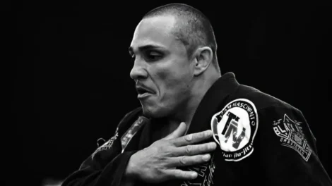 Lutador tetracampeão mundial de jiu-jitsu morre em acidente de moto