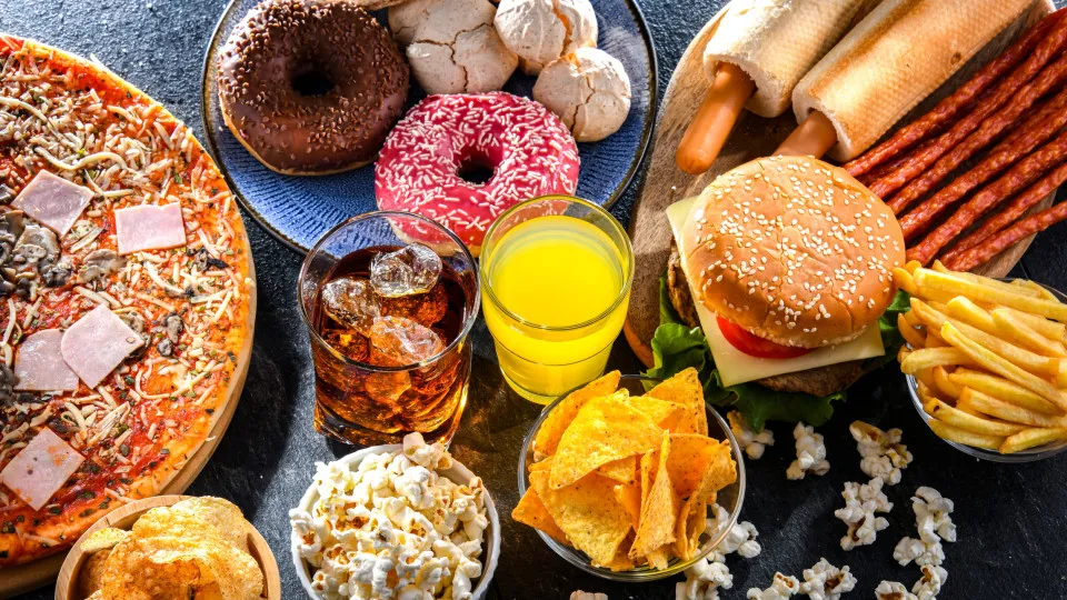Má alimentação vai além do peso: veja 8 problemas que ela favorece