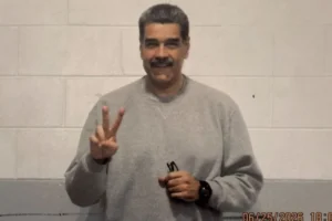 Maduro volta às redes, compartilha foto e garante: "Venezuela renascerá"