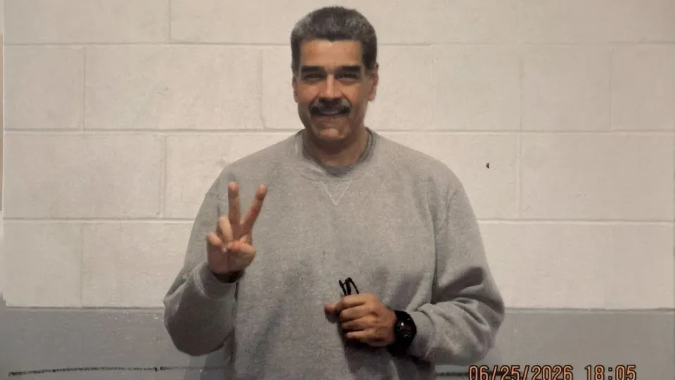 Maduro volta às redes, compartilha foto e garante: "Venezuela renascerá"
