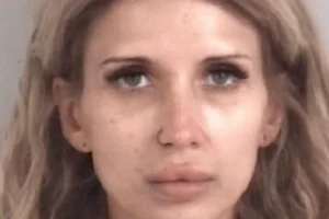 Mãe mata filha de 2 anos e contrata fotógrafo para editar fotos de luto