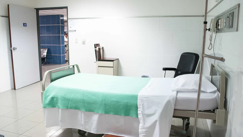 Maioria dos brasileiros é contra morte assistida, mas opção por interromper tratamento divide país, mostra Datafolha