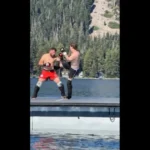 Mark Zuckerberg enfrenta campeão do UFC em luta sobre balsa; vídeo