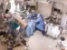 Médicos são surpreendidos por terremoto e protegem paciente em cirurgia