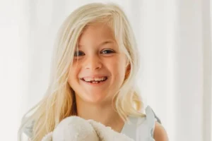 Menina de 8 anos morre após contrair infeção rara ao nadar em lago