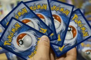 Menino de 11 anos perde quase R$ 160 mil em golpe com cartas de Pokémon