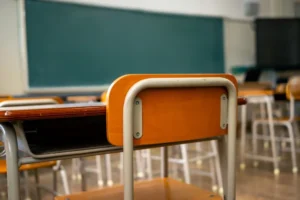 Mensalidade escolar deve ter aumento de 7% a 11% em 2027, aponta estudo