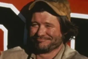 Morre Ben Jones, ator que fez o mecânico Cooter na série 'Os Gatões', aos 84 anos