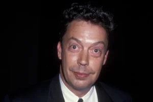 Morre Tim Curry, astro de 'The Rocky Horror Picture Show' e 'It', aos 80 anos