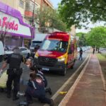 Motocicleta atropela idosa na Avenida Brasil e deixa vítima em estado grave