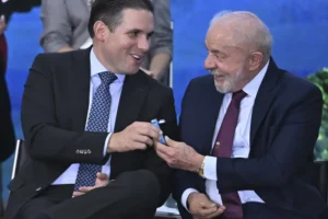 Motta declara apoio a Lula após seu partido rejeitar coligação com Flávio Bolsonaro