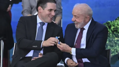 Motta declara apoio a Lula após seu partido rejeitar coligação com Flávio Bolsonaro