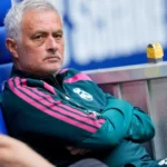 Mourinho aparece com olho roxo em jogo do Real Madrid; saiba o motivo