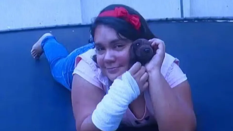 Mulher de 38 anos fingiu ter 12 para enganar pais adotivos foi condenada