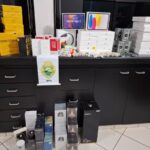 Mulher é flagrada com eletrônicos, perfumes e ampolas de emagrecimento escondidas no corpo na PR-323