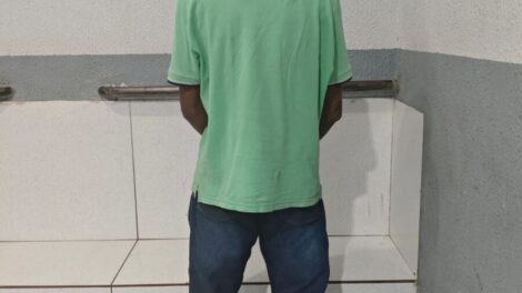 Mulher esfaqueada pelo companheiro foge por janela e pede socorro na Delegacia da Polícia Civil