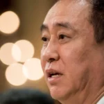 Na China, tribunal condena fundador da Evergrande à prisão perpétua por fraude